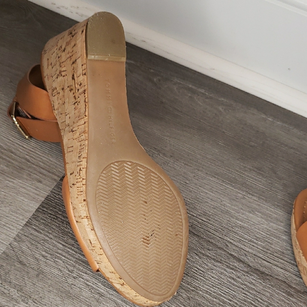 Tommy Hilfiger Tan Wedge Sandals - Picture 11 of 12